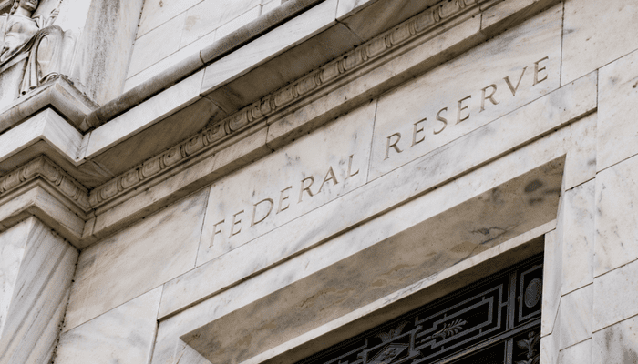 Stablecoins kunnen blijven, maar wel gereguleerd, zegt Federal Reserve