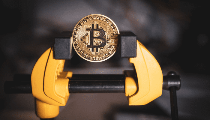 I proprietari di Bitcoin continuano a resistere, ma la pressione sta aumentando