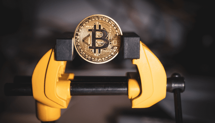 I possessori di bitcoin stanno ancora resistendo, ma la pressione sta aumentando