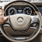 Crypto verdienen met autorijden, aangekondigd door twee grote autobedrijven