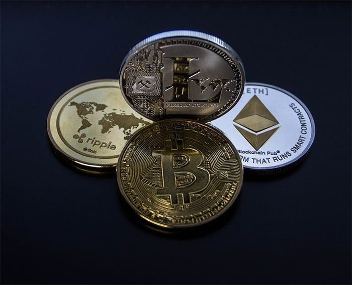 bitcoin_stabiel_tokens_dalen_licht_crypto_markt_slinkt_iets