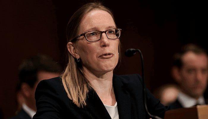 SEC Commissielid Hester Peirce zegt dat de cryptocurrency-markt zichzelf moet kunnen reguleren