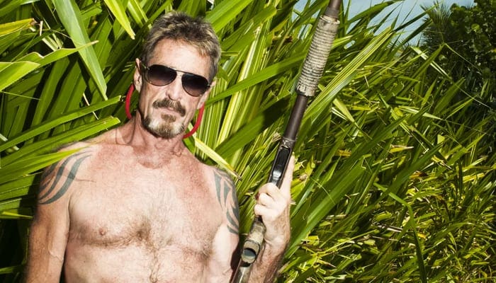 john_mcafee_op_de_vlucht_voor_de_amerikaanse_belastingdienst