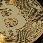 Bitcoin (BTC) maakt grote koersschommeling maar bereikt uiteindelijk nieuwe maandelijkse low