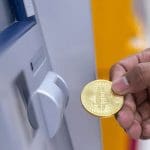 Aantal bitcoin geldautomaten daalt voor het eerst