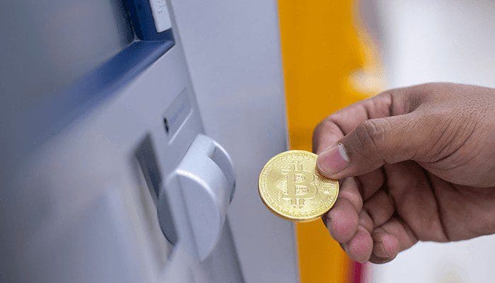 Aantal bitcoin geldautomaten daalt voor het eerst