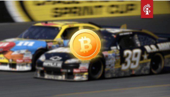 Bitcoin (BTC) logo's nu te zien op NASCAR-auto van Darrell Bubba Wallace