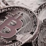 Bitcoin (BTC) zakt door de $8.800 en bereikt volgende support, EOS (EOS) de sterkste daler