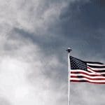 Bitcoin en social media vormen groot gevaar voor dollar, zegt Clinton