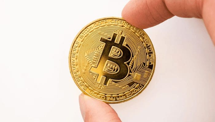 Bitcoin stortingen naar exchanges dalen en steeds meer hodlers