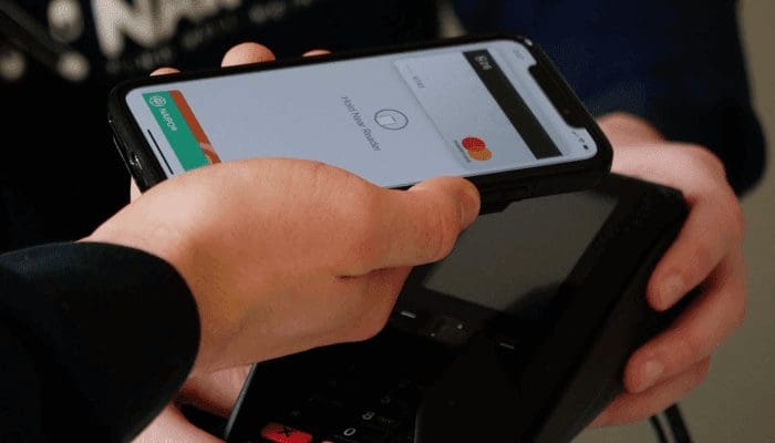 Coinbase Visa betaalkaart werkt nu met Apple Pay en Google Pay, een nieuwe stap in Bitcoin adoptie