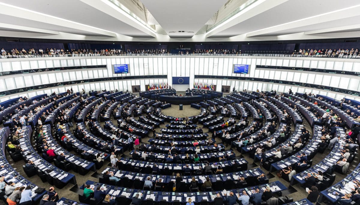 Europees-parlement-crypto-wet Crypto Recap week 16: PEPE 21.000% de lucht in, EU neemt crypto-wet aan