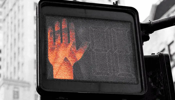 Rood stoplicht met hand
