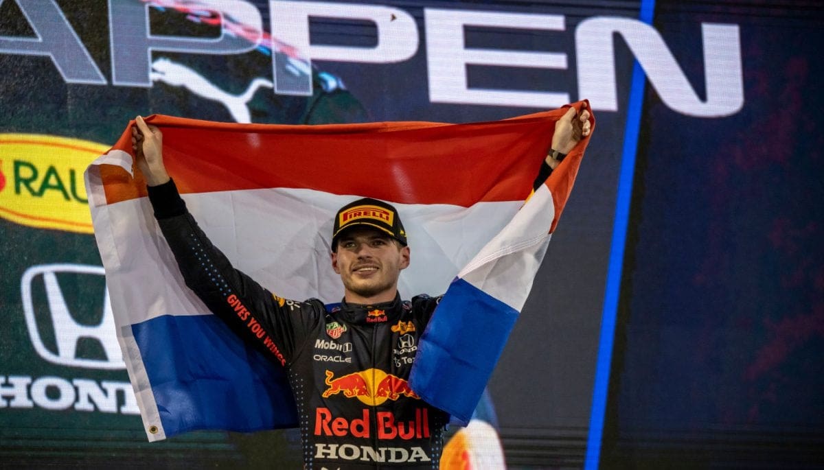 Dit verdient Max Verstappen per seconde, zelfs terwijl hij slaapt