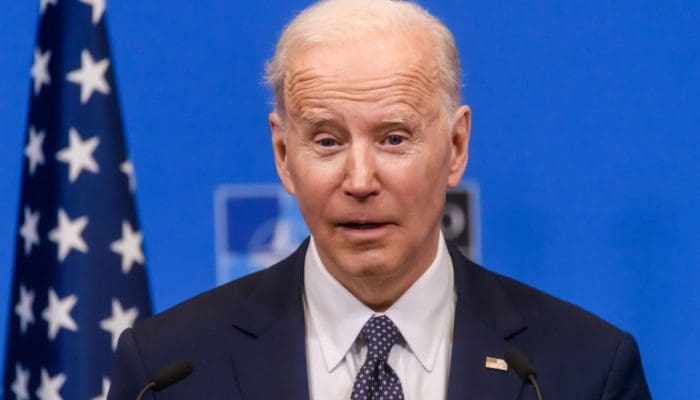 Fundador de Cardano furioso por el nuevo informe anti-cryptos de Biden