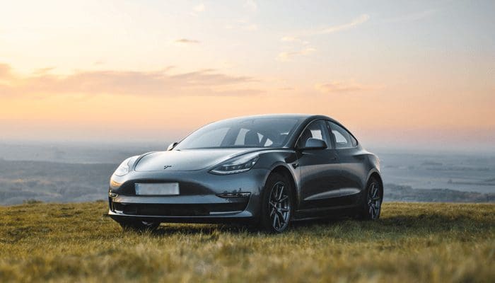 Tesla heeft meer met bitcoin (BTC) verdiend dan met de verkoop van elektrische auto's in 2020