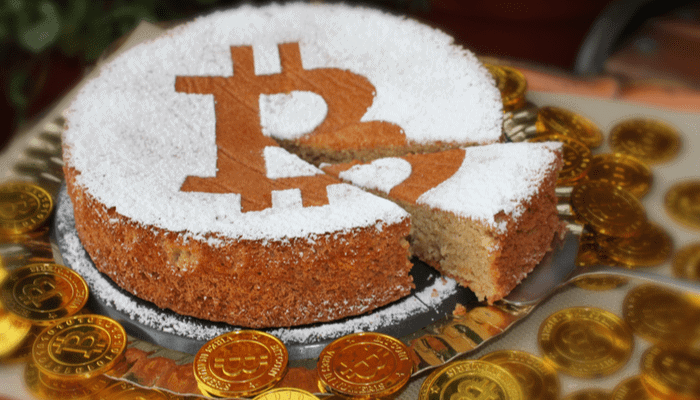 Bitcoin viert 14e jaardag, maar koers zit vast en mining difficulty zakt