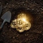 Inkomsten bitcoin-miners op laagste punt in twee jaar, hashrate daalt