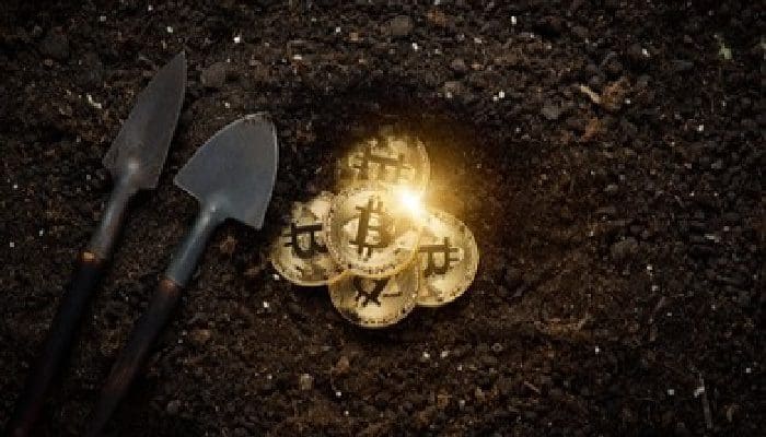 Inkomsten bitcoin-miners op laagste punt in twee jaar, hashrate daalt