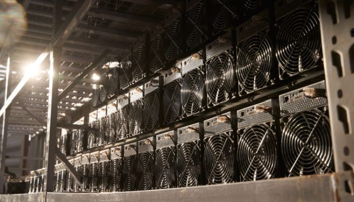 Russische bitcoin miners slaan massaal goedkope machines in