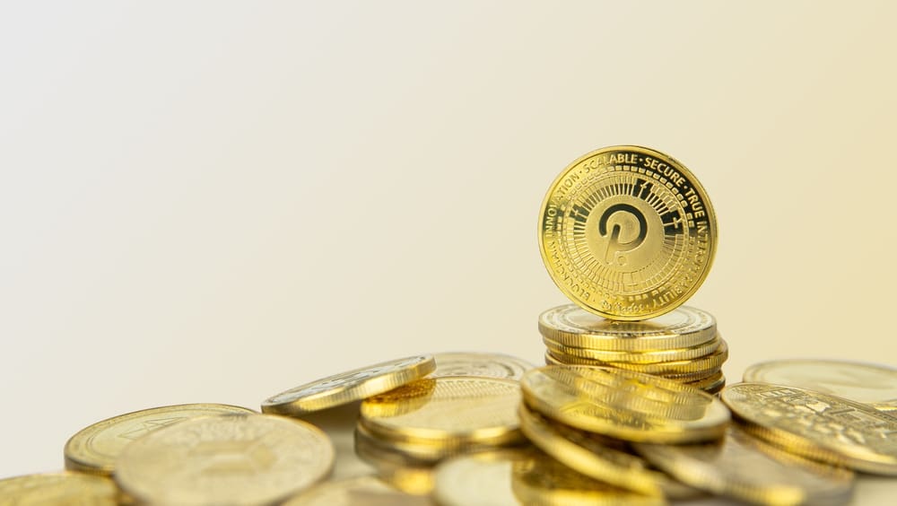 Polkadot,Or,Dot,Cryptocurrency,Standing,On,Pile,Of,Gold,Crypto Bitcoin of Polkadot? Analist neemt DOT onder de loep