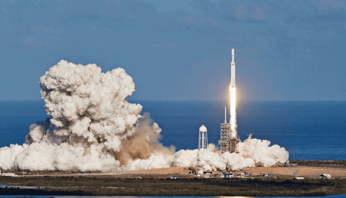 Elon Musk hint naar dogecoin betalingen voor SpaceX en Starlink
