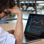 Handelaar is angstig en bezorgd