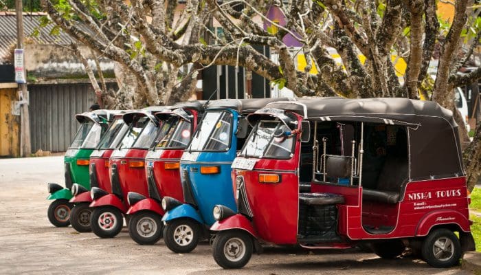 tuktuk Cardano werkt nu aan elektrische tuktuks in Sri Lanka