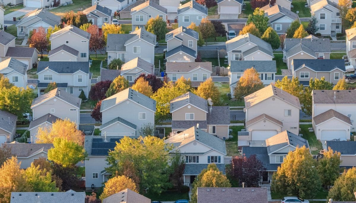 Amerikaanse-huizen-hypotheek Amerikaanse hypotheekrente schiet naar hoogste niveau sinds 2000