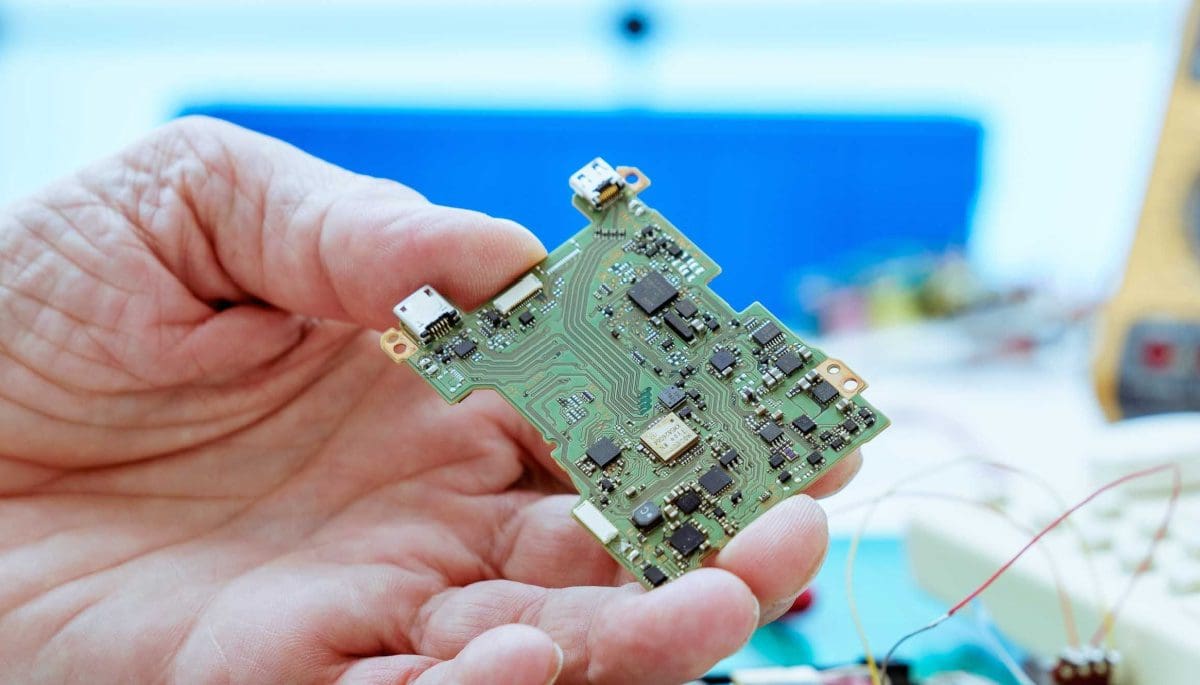 Shutterstock_2084699788 Je eigen crypto hardware wallet maken: YouTuber laat zien hoe