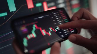 Bitcoin onder druk: whale zet €338 miljoen in op koersdaling