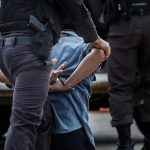 Man wordt gearresteerd
