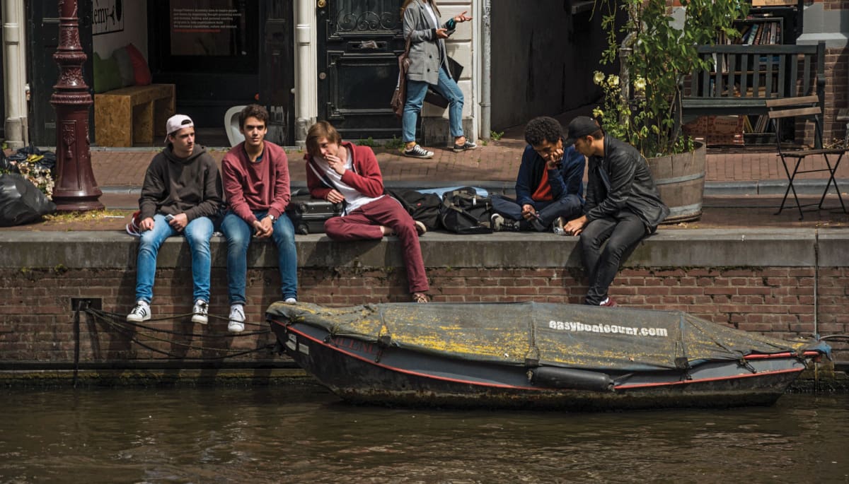 Nederlandse jongeren missen financiële kansen, ondanks geldzorgen