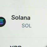 Elke week blikken we terug op het belangrijkste crypto nieuws van de afgelopen week. Twee weken geleden was met name gunstig voor altcoins, en afgelopen week was daar de overtreffende trap van. Met name solana (SOL) was razend populair. Ook heeft Binance opnieuw ingeleverd op marktaandeel – het is nu op één vlak zelfs niet meer de grootste.