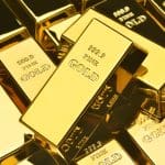 Gouden baren die schuin op elkaar liggen, met de opdruk ''999,9 Fine Gold''