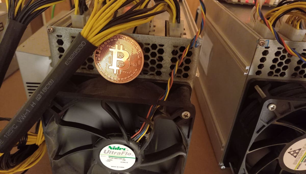 bitcoin-BTC-miner-blackrock
