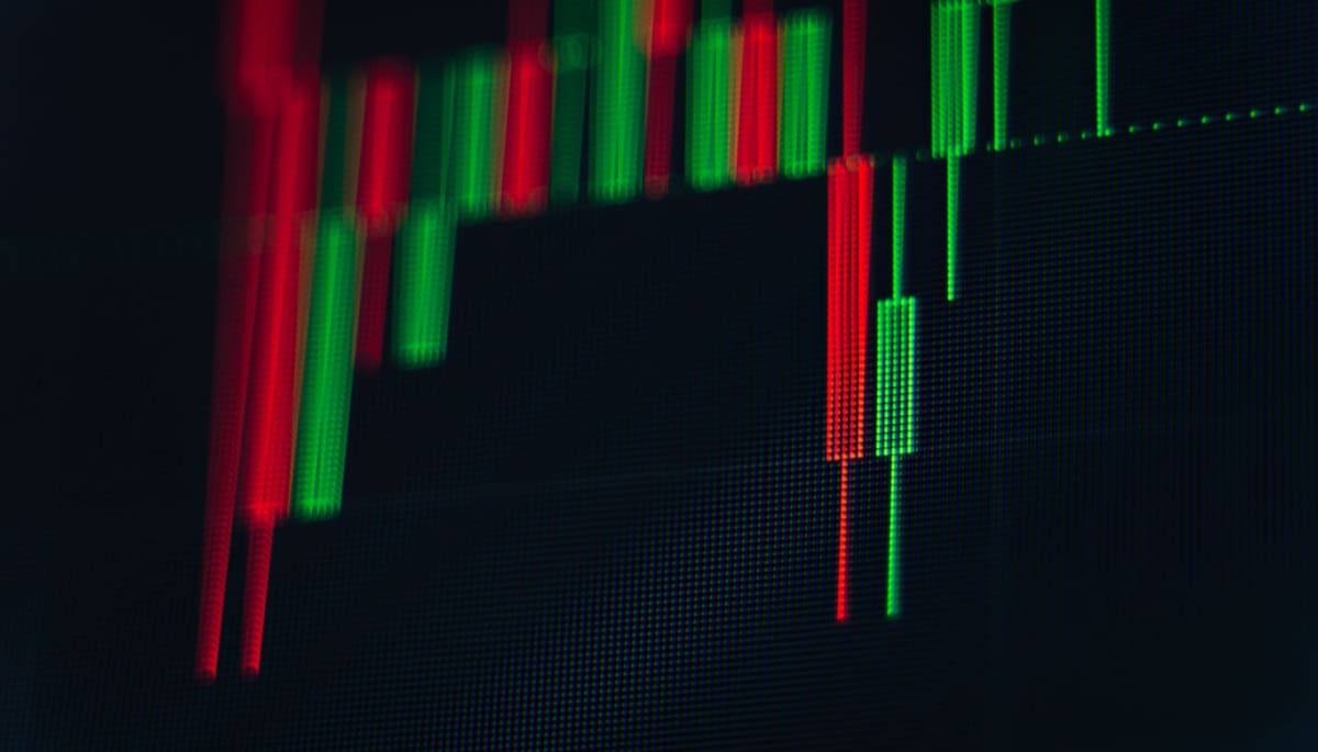 Bitcoin maakt scherpe daling tot steunzone, en stuitert terug