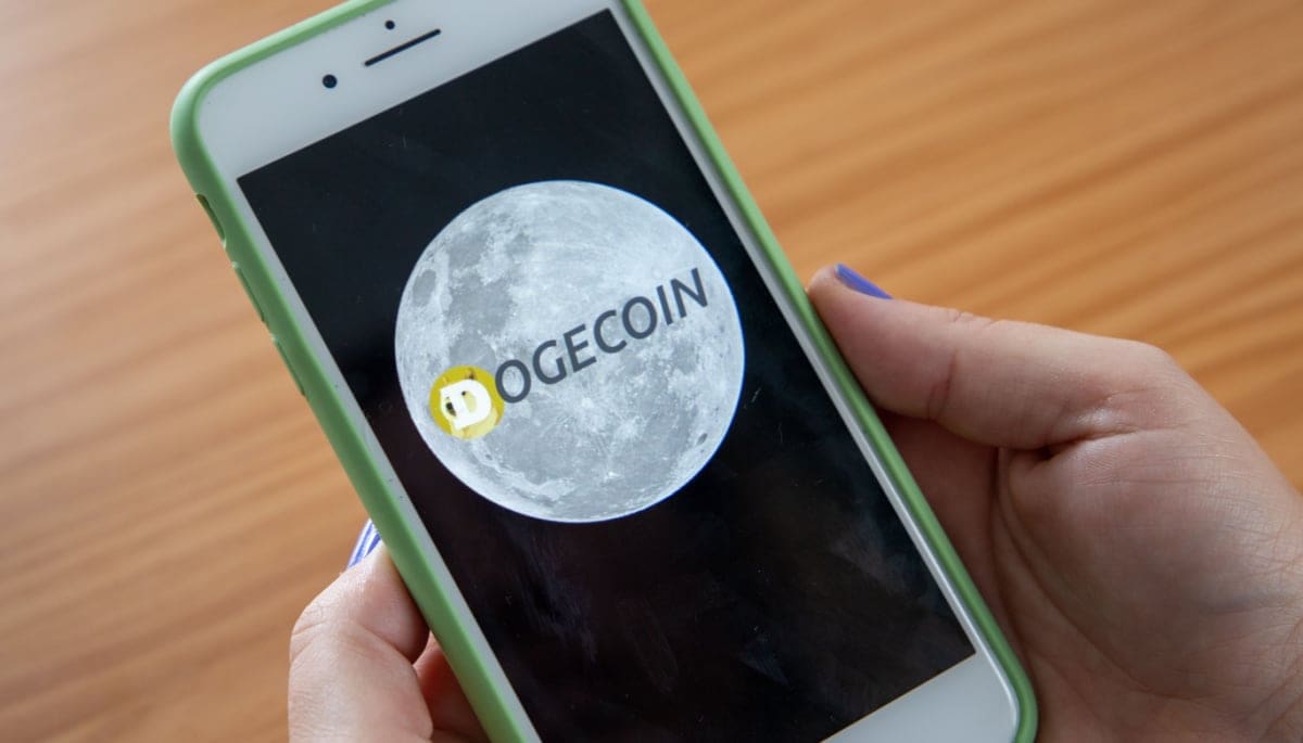 Crypto whales versturen miljoenen aan dogecoin op weg naar maanlanding