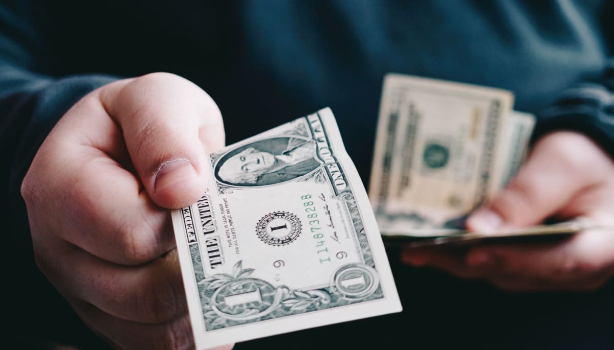 Aave's crypto stablecoin overwint onzekerheid, bereikt grote mijlpaal