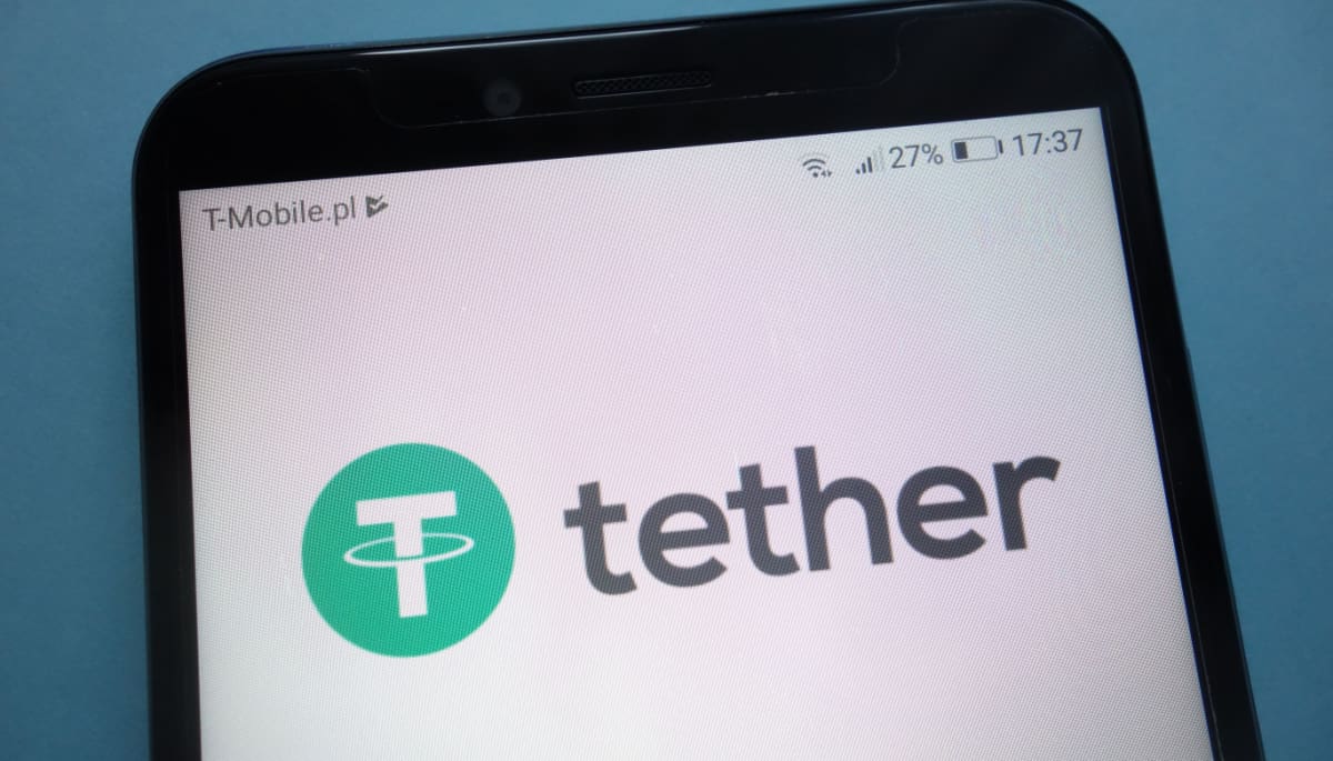foto van Tether (USDT) op een smartphone scherm