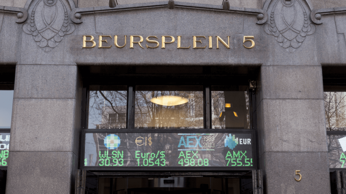 AEX stijgt naar hoogste prijs ooit, een ripple-effect voor bitcoin?