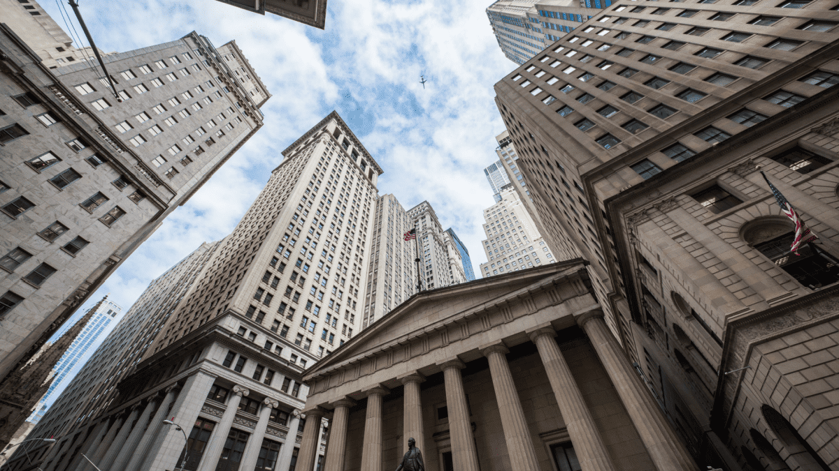 Segunda contracción del crédito bancario en 50 años: Bitcoin reacciona