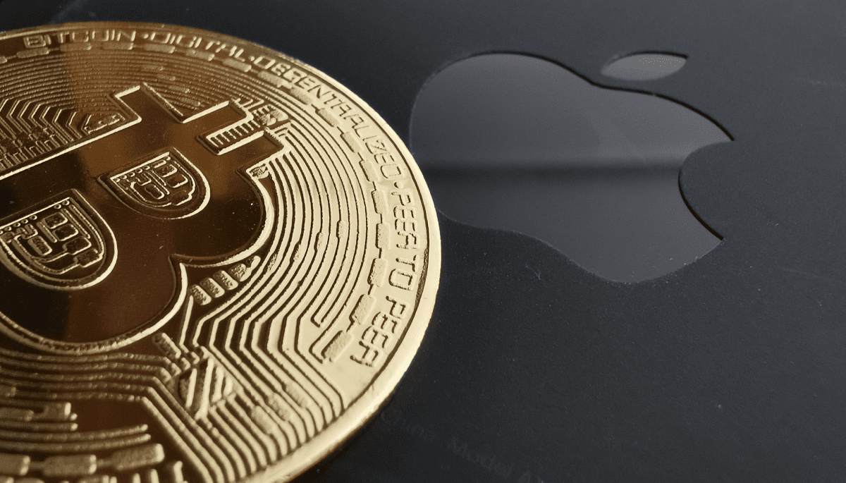 Crypto ontbijt: Bitcoin ETF's blijven bloeden, VS klaagt Apple aan & meer