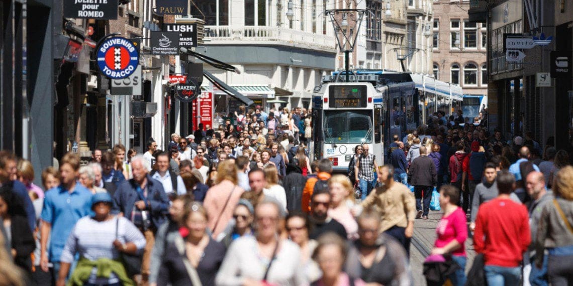 Spaarrente daalt opnieuw terwijl miljoenen Nederlanders koopkracht verliezen