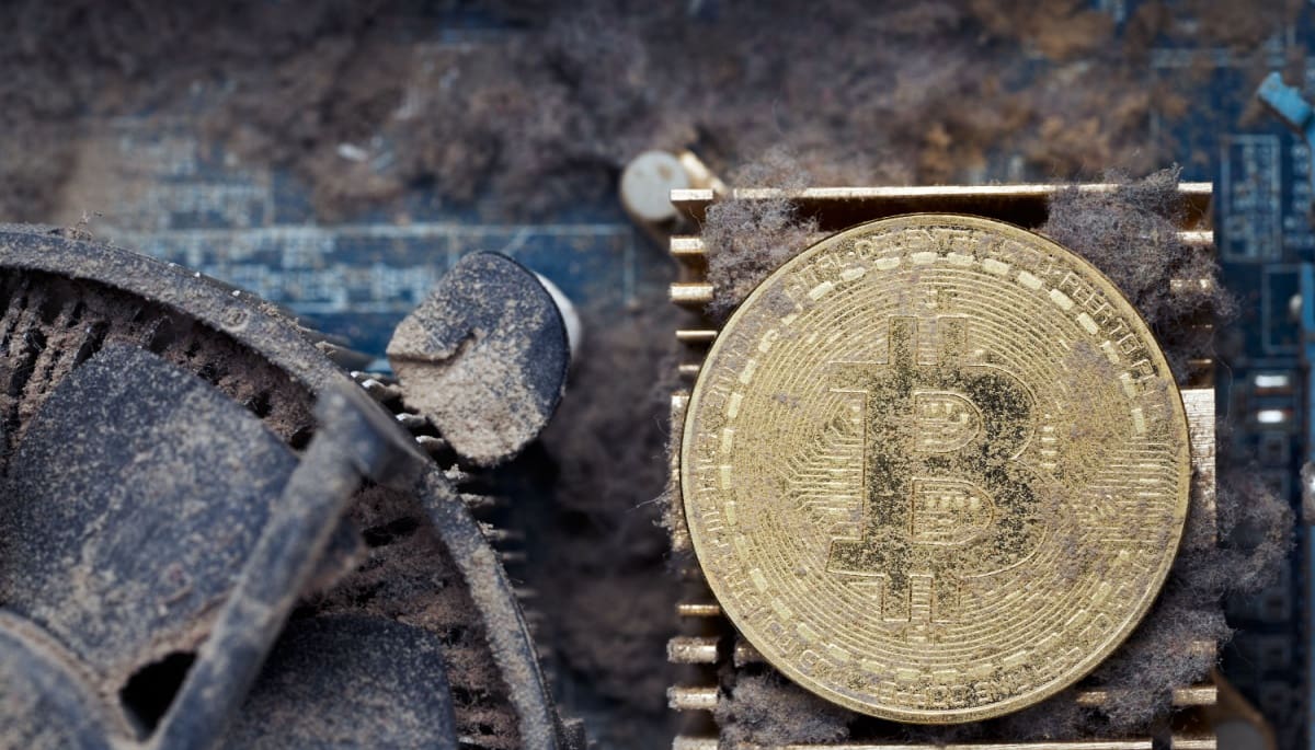 Stokoude bitcoin miner haalt €3,1 miljoen onder het stof vandaan