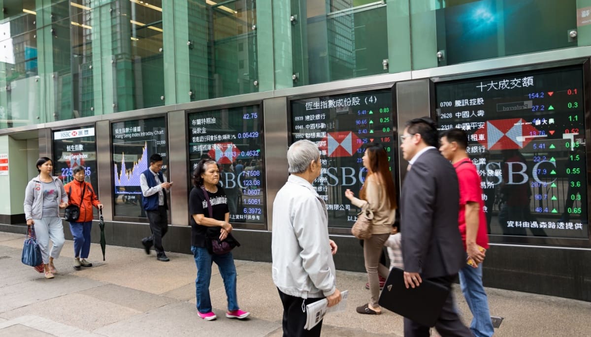 Hongkong keurt bitcoin en ethereum beursfondsen goed, koersen reageren