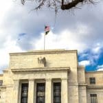 Bitcoin koers stijgt hard na rentebesluit, maar daalt weer tot $57.000