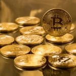 Foto van grote hoeveelheid bitcoin munten
