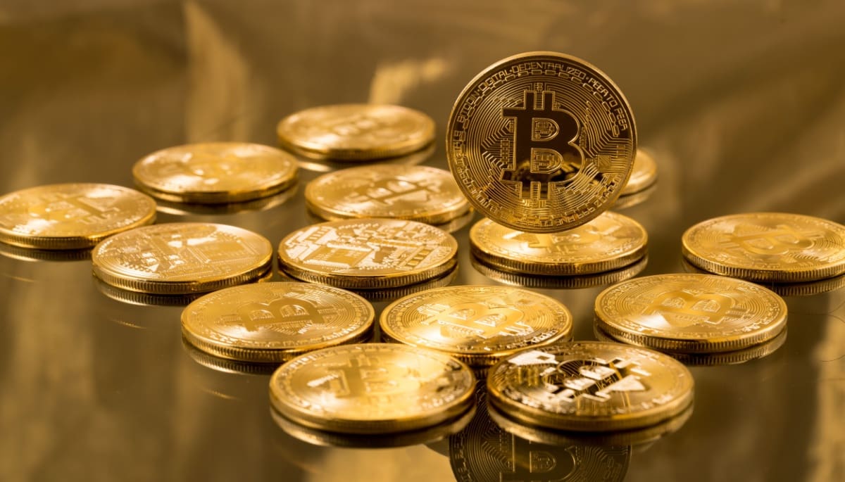 Foto van grote hoeveelheid bitcoin munten
