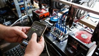 Bitcoin miners vechten voor overleving: hash-prijs historisch laag